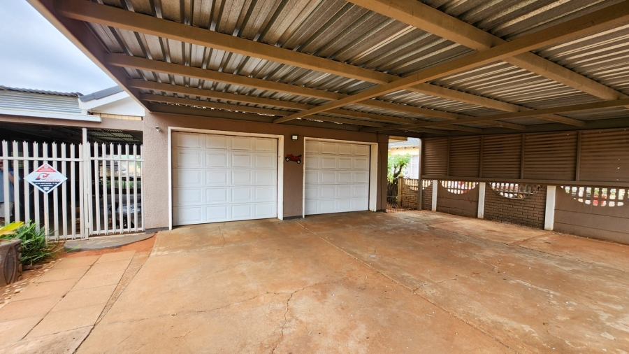 4 Bedroom Property for Sale in Stilfontein Ext 4 North West